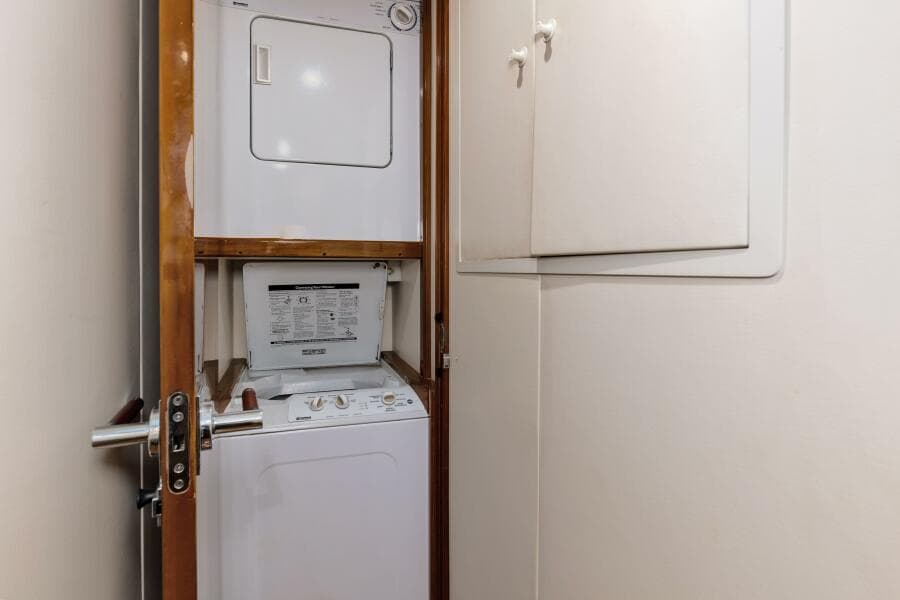 2001 65 Viking Convertible Enclosed Bridge Partnership Washer And Dryer