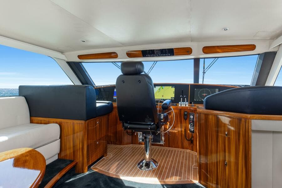 2001 65 Viking Convertible Enclosed Bridge Partnership Upper Helm (3)