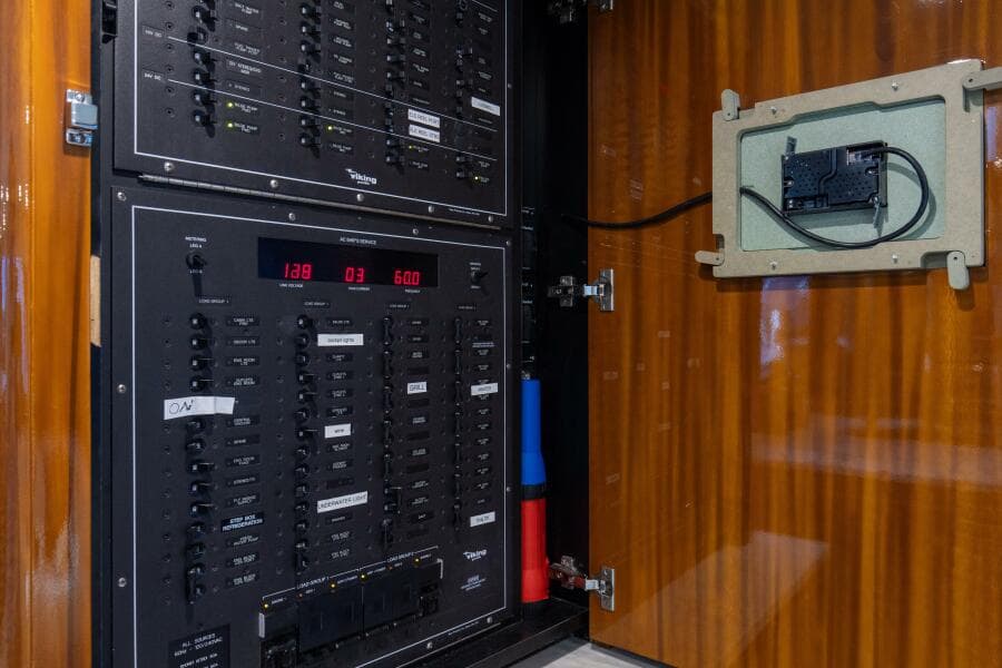 2001 65 Viking Convertible Enclosed Bridge Partnership Breaker Box