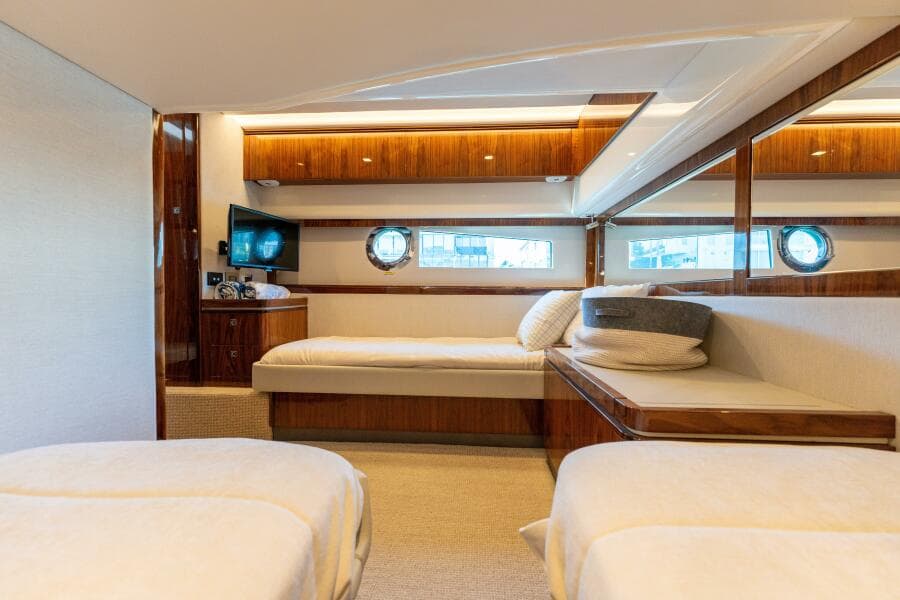 2022 Riviera 4800 Sport Yacht - VENTURES64