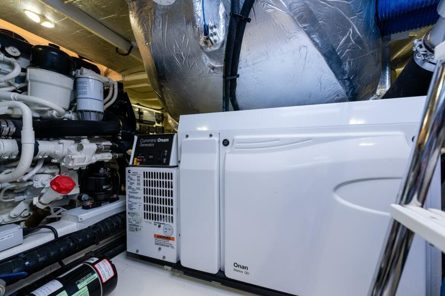 2022 Riviera 4800 Sport Yacht - VENTURES64