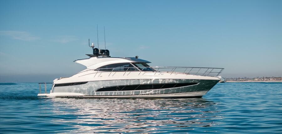 2022 Riviera 4800 Sport Yacht - VENTURES64