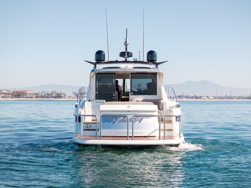 2022 Riviera 4800 Sport Yacht - VENTURES64