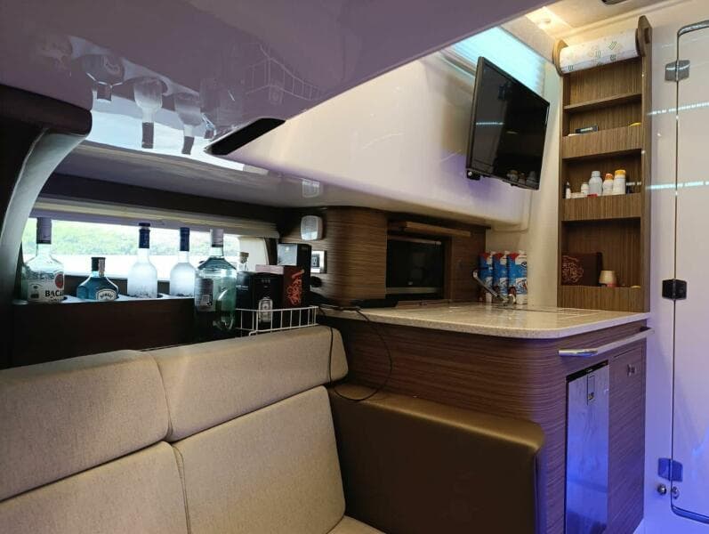 2024 Boston Whaler 420 Outrage