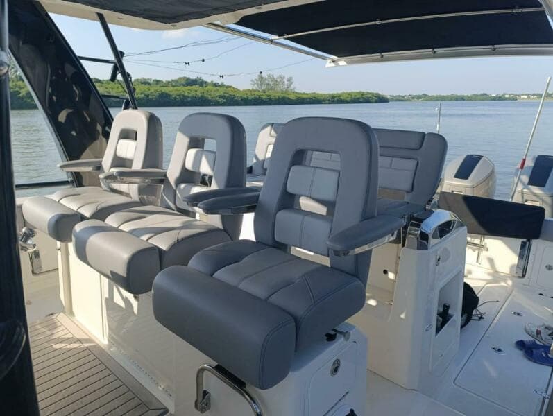 2024 Boston Whaler 420 Outrage
