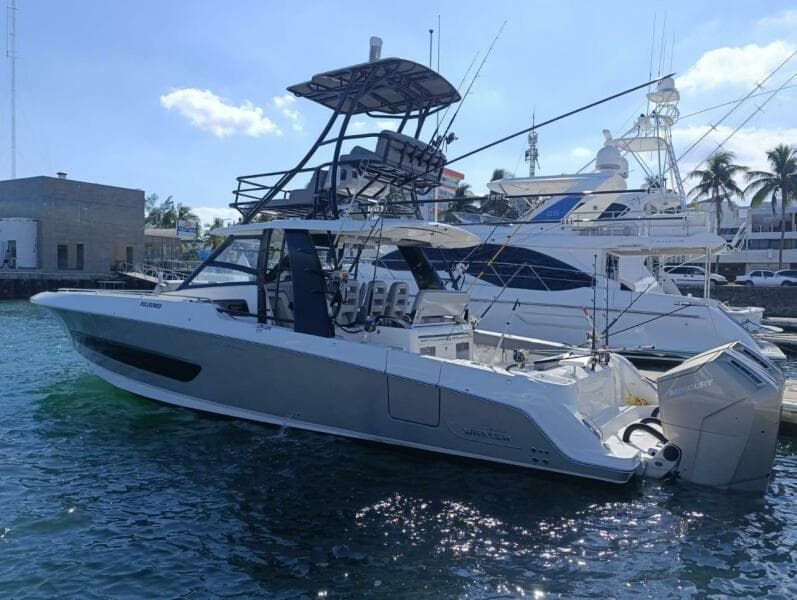 2024 Boston Whaler 420 Outrage