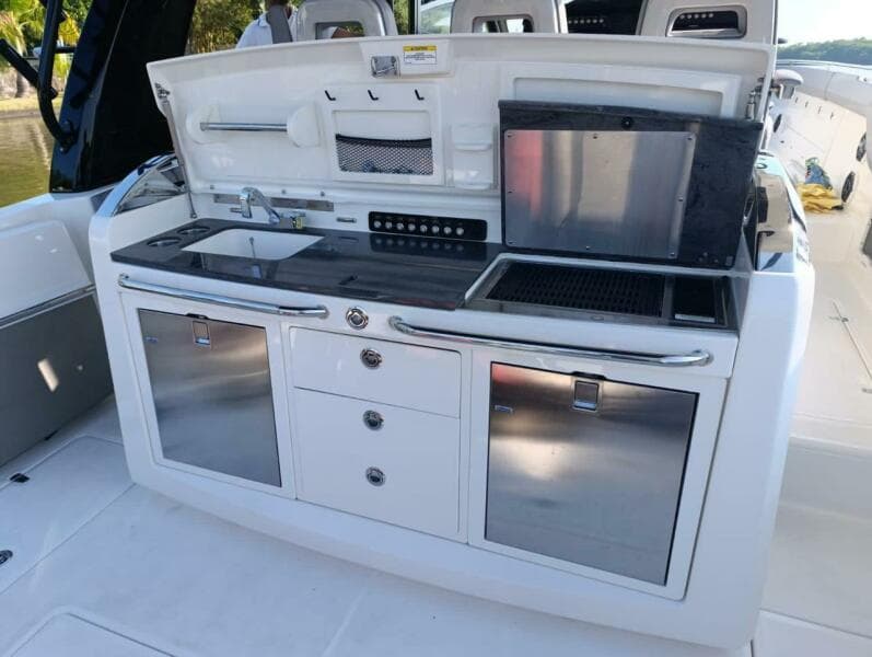 2024 Boston Whaler 420 Outrage