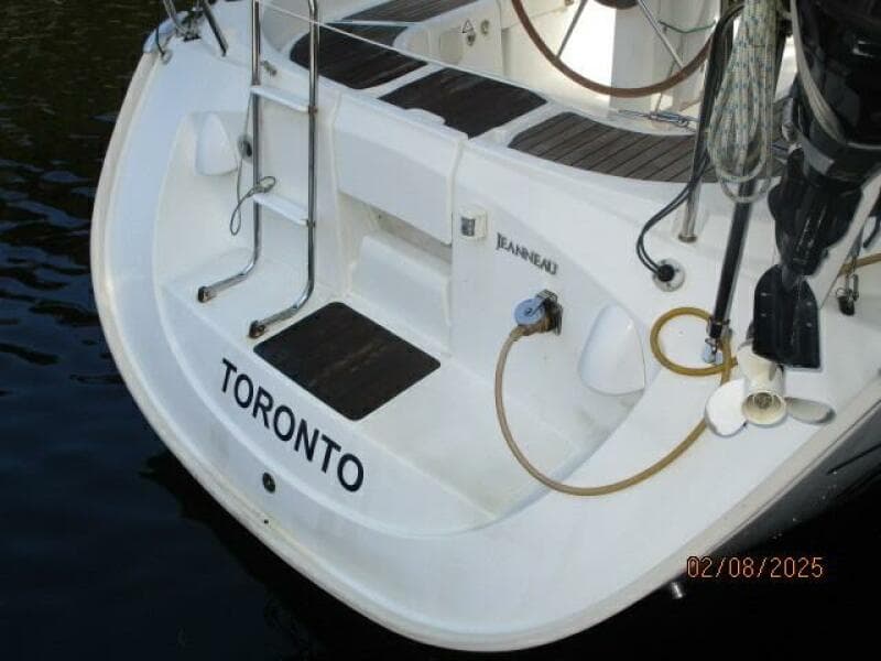 37' Jeanneau swimplatform