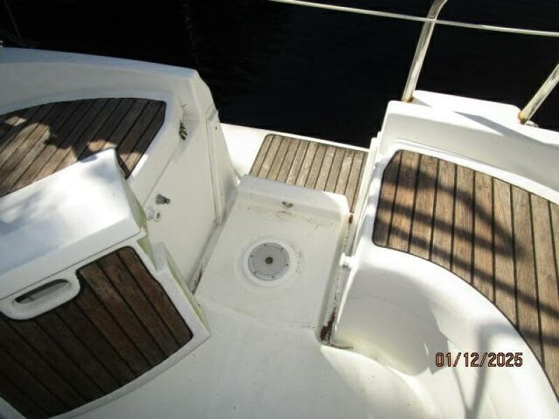 37' Jeanneau transom walk-thru