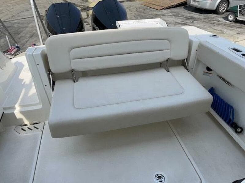 2018 Boston Whaler 270 Vantage boat with foldable rear bench seat.