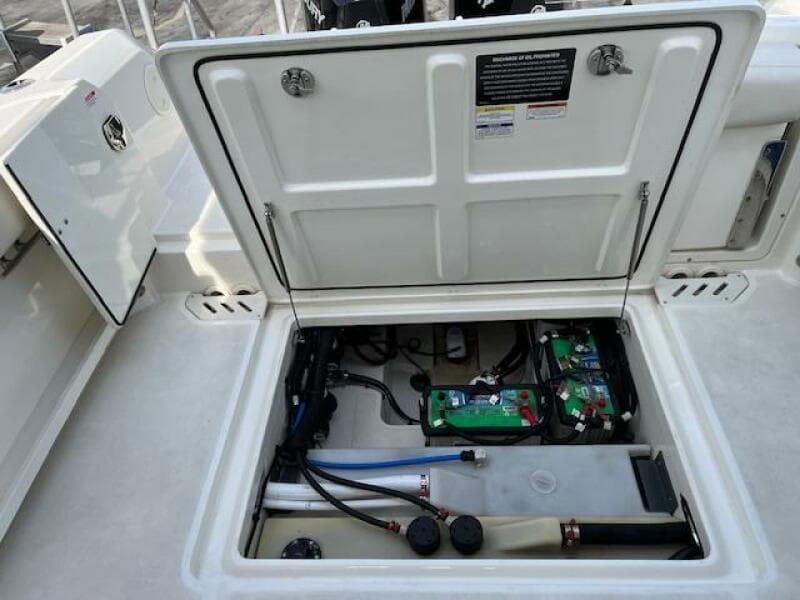 2018 Boston Whaler 270 Vantage open hatch showing battery compartment and wiring.