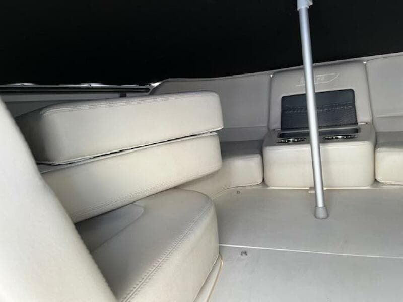 Interior seating of 2018 Boston Whaler 270 Vantage boat.