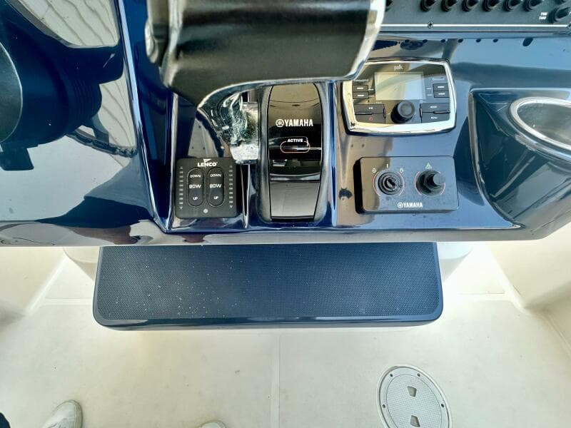 2016 Pursuit C 238 Center Console