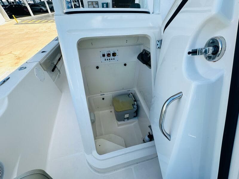 2016 Pursuit C 238 Center Console