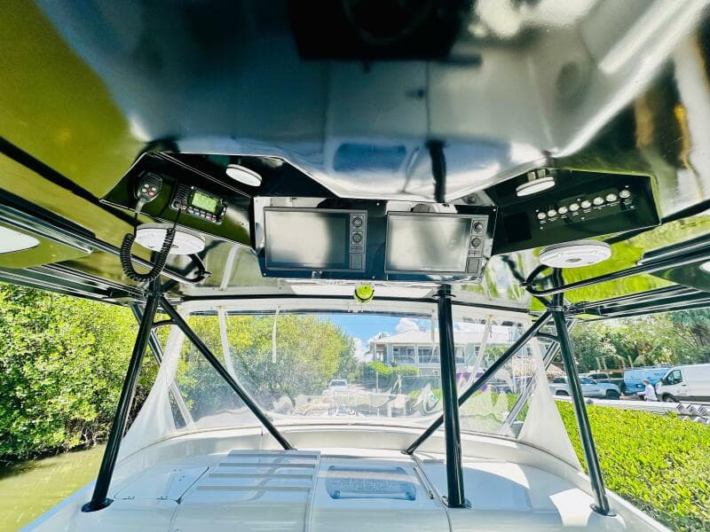 2000 Luhrs Tournament 320 Open boat cockpit with navigation equipment.