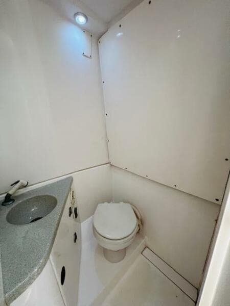 1999 Venture 34 Walkaround with Tower