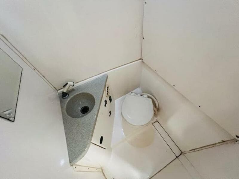 1999 Venture 34 Walkaround with Tower