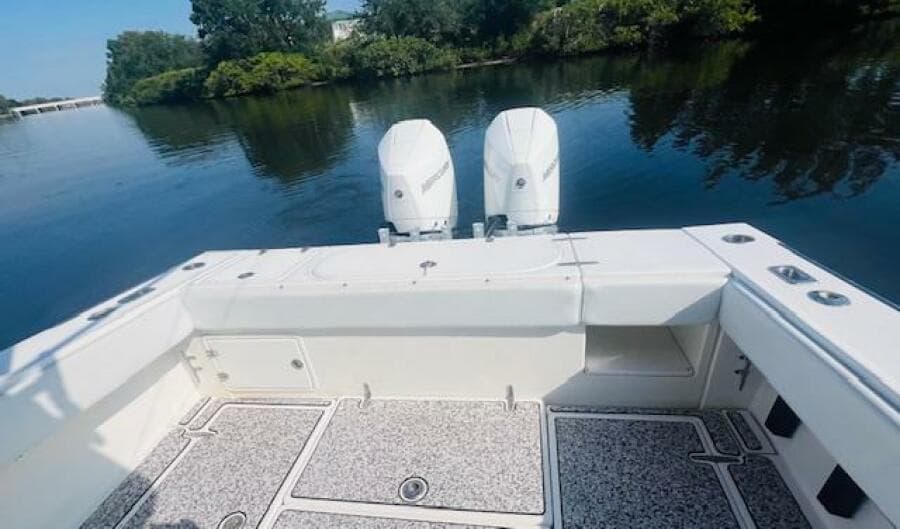 1999 Venture 34 Walkaround with Tower