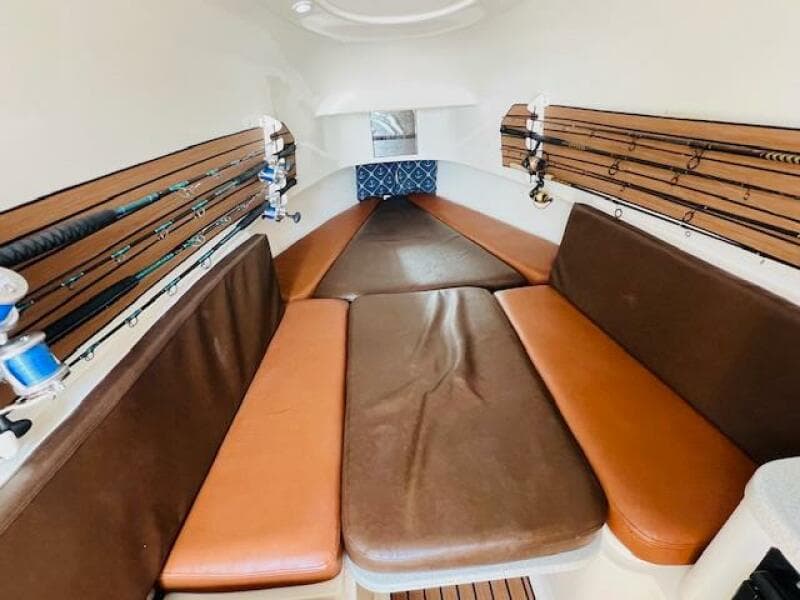 1999 Venture 34 Walkaround with Tower