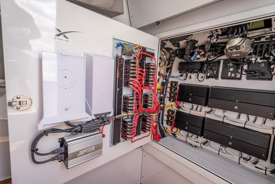 2025 Billfish 39 Center Console w/Tower