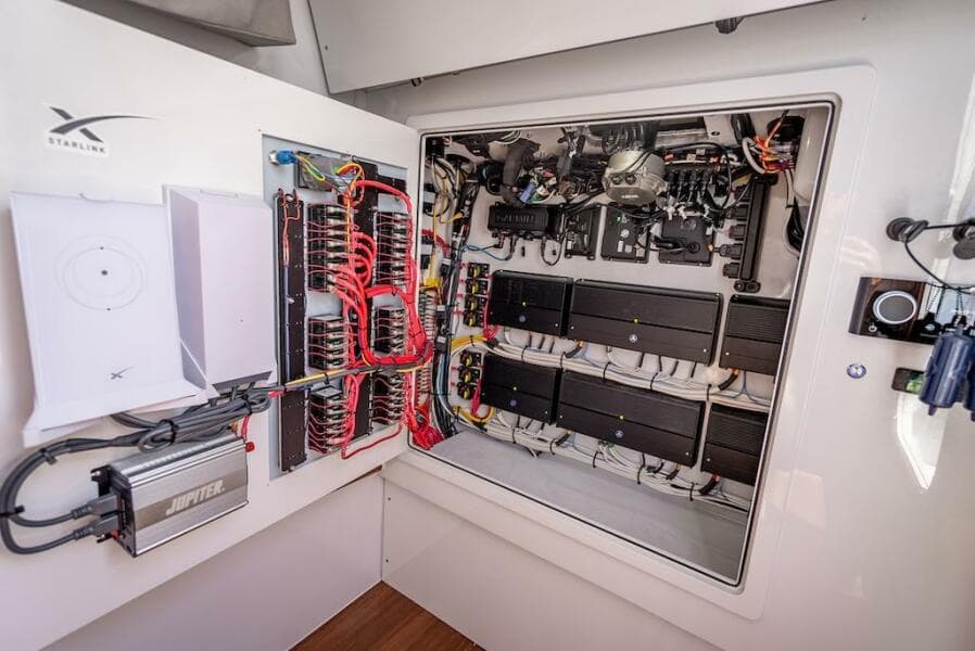 2025 Billfish 39 Center Console w/Tower