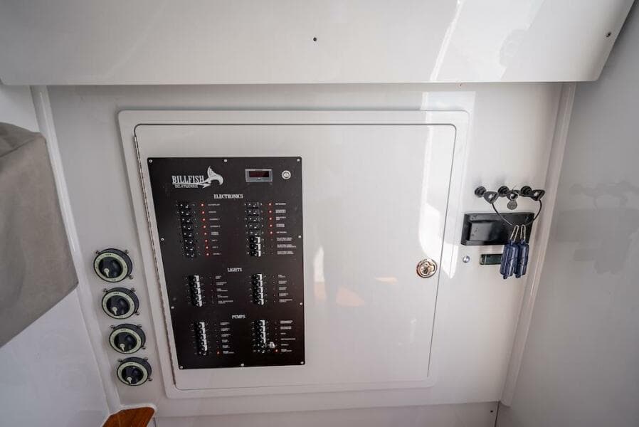 2025 Billfish 39 Center Console w/Tower