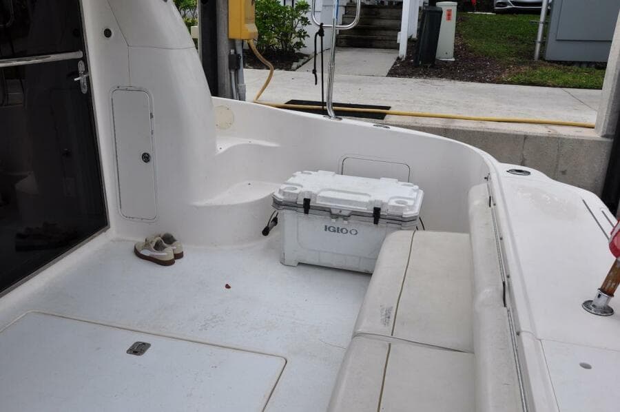 1998 Sea Ray 480 Sedan Bridge deck with Igloo cooler and seating.