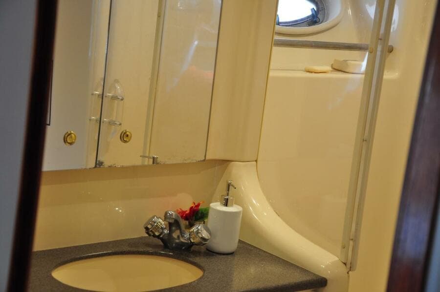 1998 Sea Ray 480 Sedan Bridge