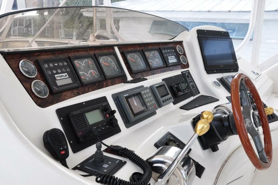 Control panel of a 1998 Sea Ray 480 Sedan Bridge yacht.