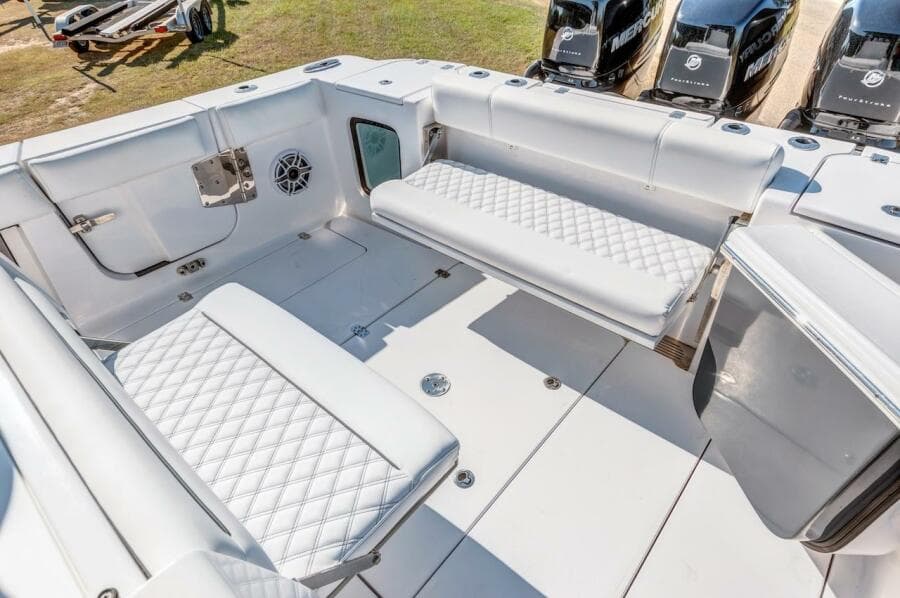 2022 Sportsman Open 352 Center Console