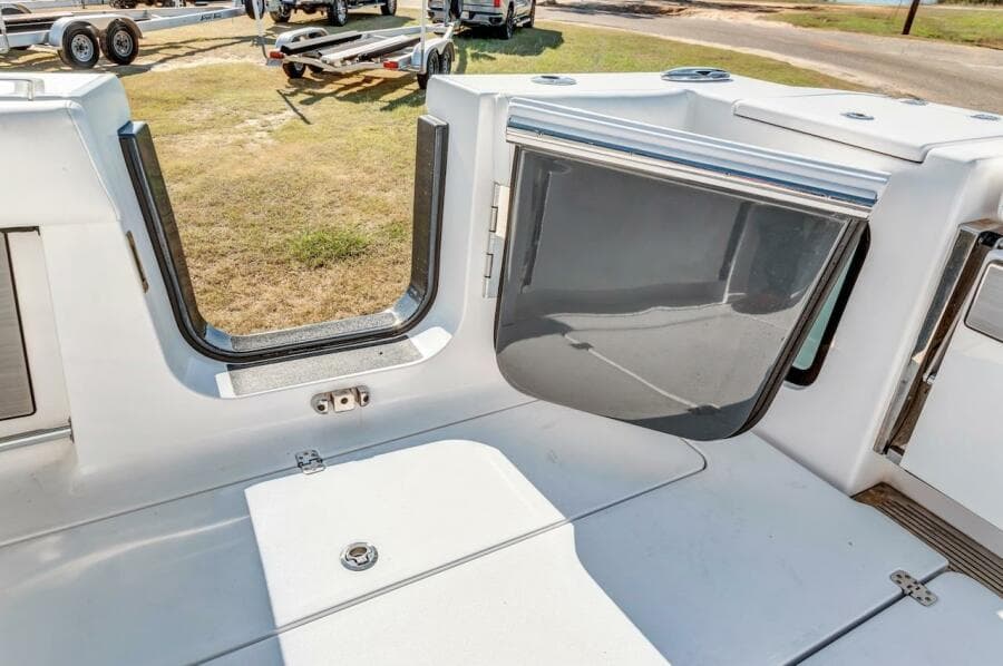 2022 Sportsman Open 352 Center Console