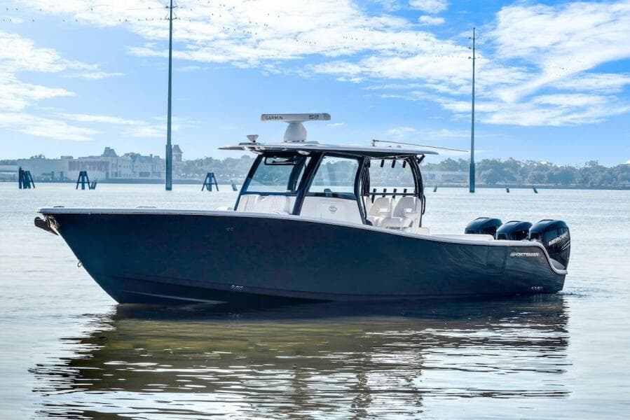 2022 Sportsman Open 352 Center Console