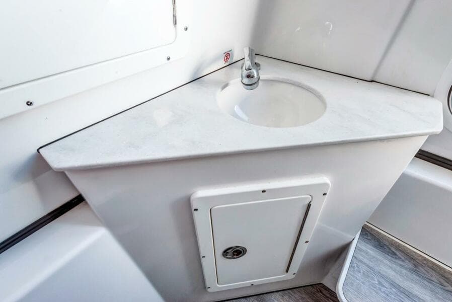 2022 Sportsman Open 352 Center Console