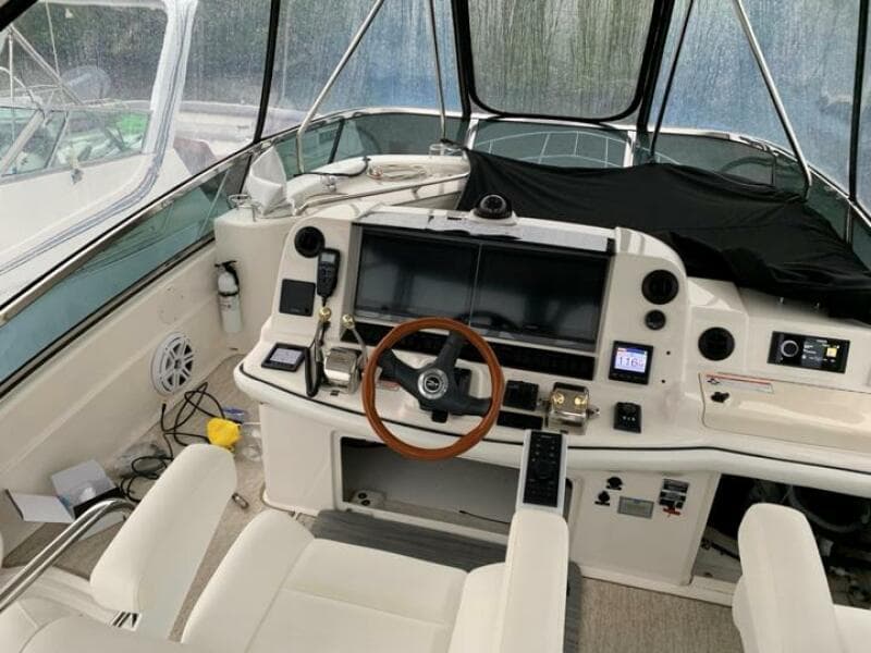 2006 Sea Ray 52 Sedan Bridge helm with modern navigation equipment and leather seating.