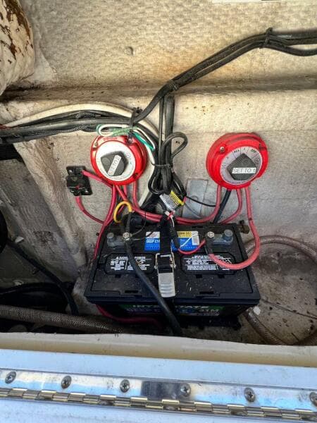 1988 Grady-White 25 Sailfish boat battery setup with wiring and switches.