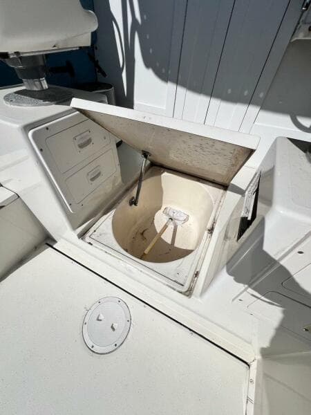 1988 Grady-White 25 SAILFISH boat storage compartment open on deck.