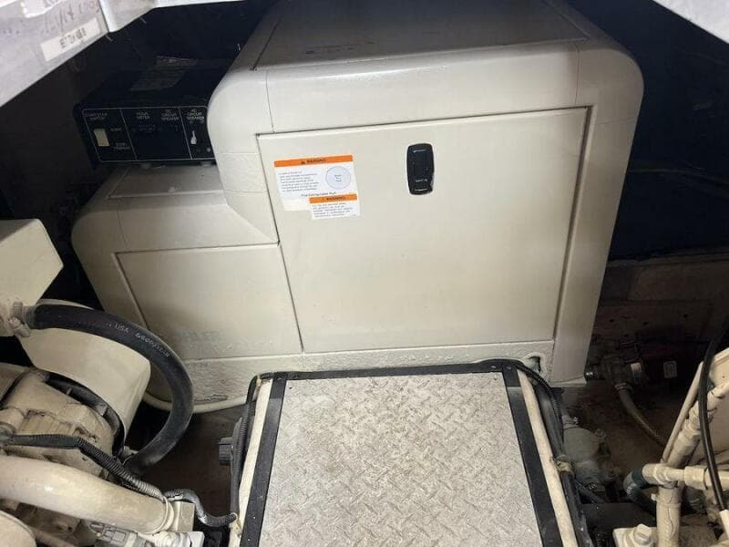 2000 Carver 396 Motor Yacht