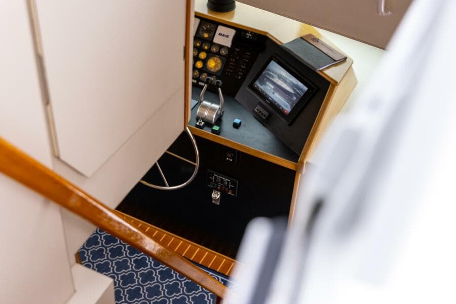 1989 Hatteras 80 Cockpit Motor Yacht