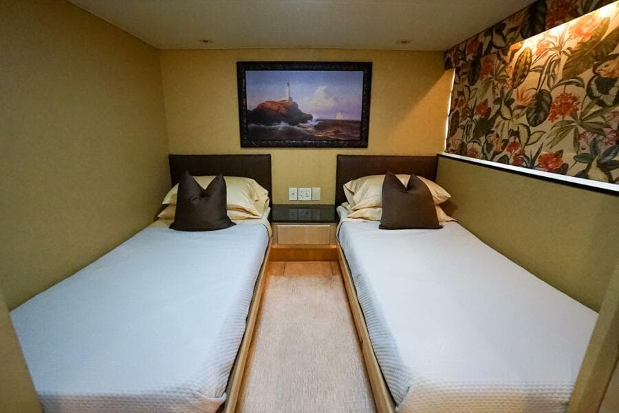 1989 Hatteras 80 Cockpit Motor Yacht