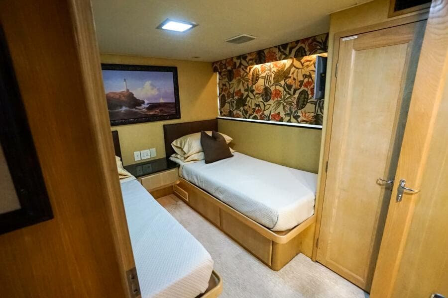 1989 Hatteras 80 Cockpit Motor Yacht