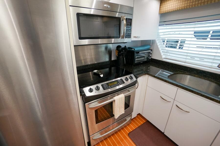 1989 Hatteras 80 Cockpit Motor Yacht