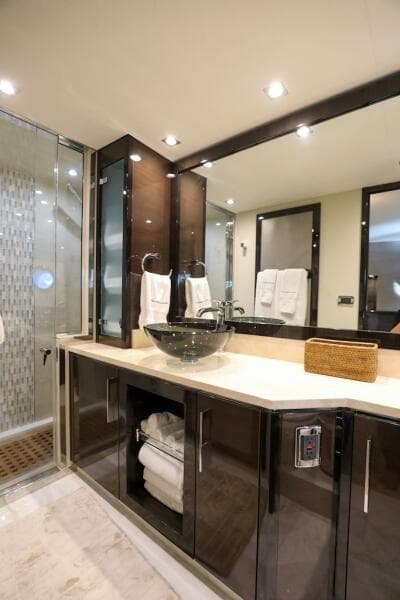 2016 Marquis 660 Sport Yacht