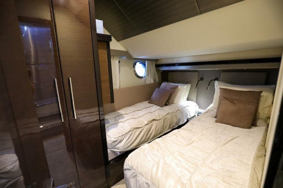 2016 Marquis 660 Sport Yacht