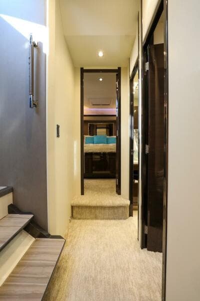 2016 Marquis 660 Sport Yacht