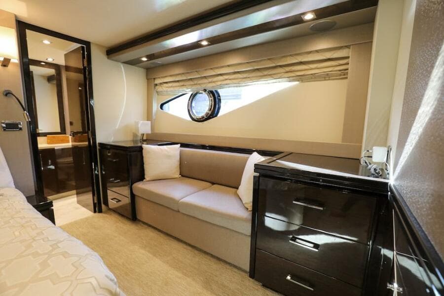 2016 Marquis 660 Sport Yacht