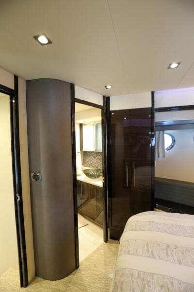 2016 Marquis 660 Sport Yacht