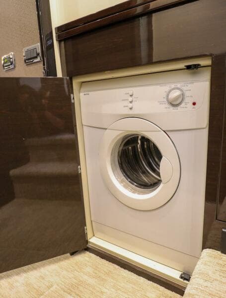 2016 Marquis 660 Sport Yacht