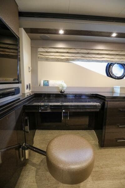 2016 Marquis 660 Sport Yacht