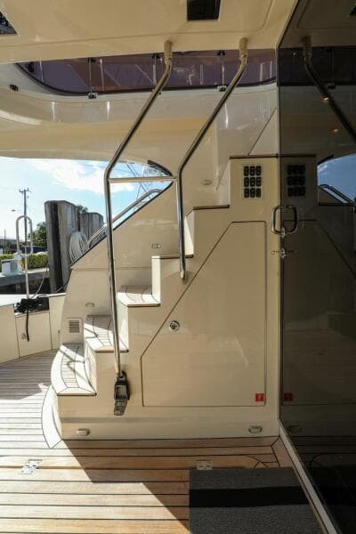 2016 Marquis 660 Sport Yacht