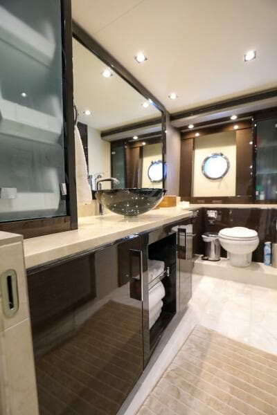 2016 Marquis 660 Sport Yacht